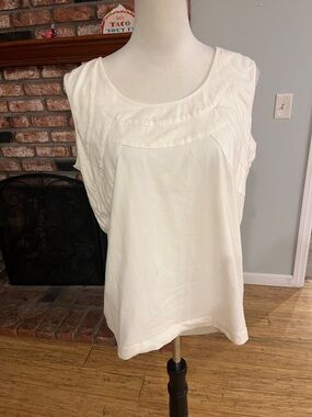 Blue Ice Scoop Neck Cream Tank Top - Women's Sleeveless